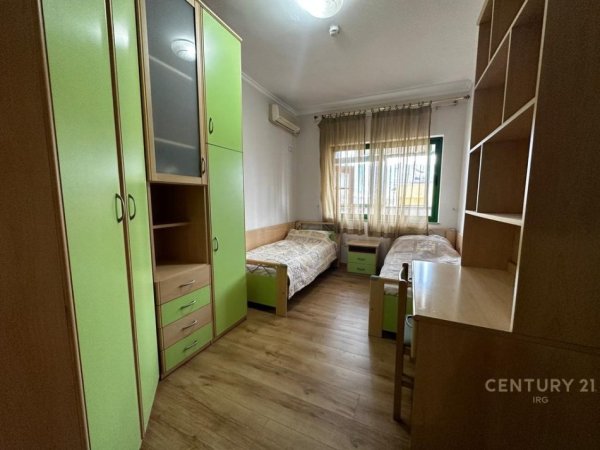 Tirane, jepet me qera apartament 2+1 Kati 5, 120 m² 900 € (Shallvaret)