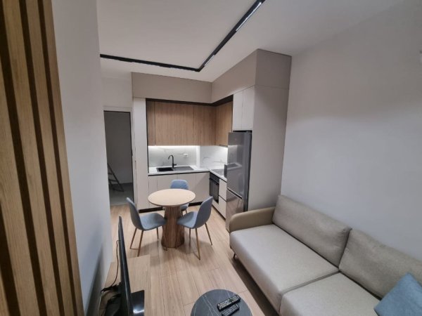 Tirane, jepet me qera apartament 1+1 Kati 8 cmimi 400 € (Pasho hysa)