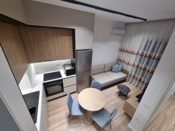 Tirane, jepet me qera apartament 1+1 Kati 8 cmimi 400 € (Pasho hysa)