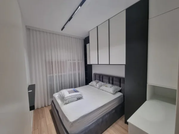 Tirane, jepet me qera apartament 1+1 Kati 8 cmimi 400 € (Pasho hysa)