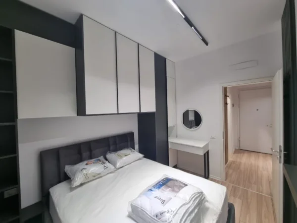 Tirane, jepet me qera apartament 1+1 Kati 8 cmimi 400 € (Pasho hysa)