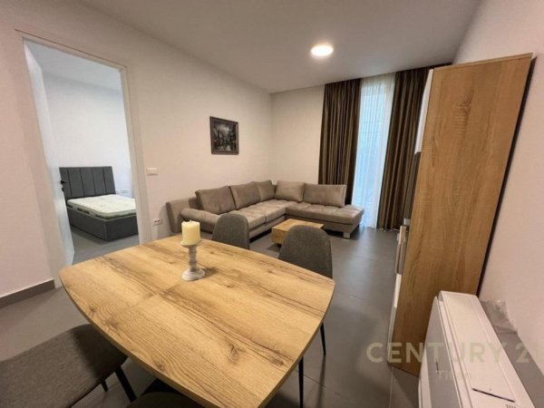 Tirane, jepet me qera apartament 2+1 Kati 6, 120 m² 1.200 € (Liqeni Thate)