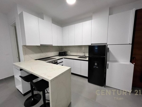 Tirane, jepet me qera apartament 2+1 Kati 6, 120 m² 1.200 € (Liqeni Thate)