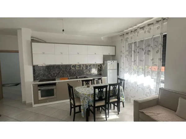 Tirane, jepet me qera apartament 3+1 Kati 3, 120 m² 650 € (Unaza e Re)