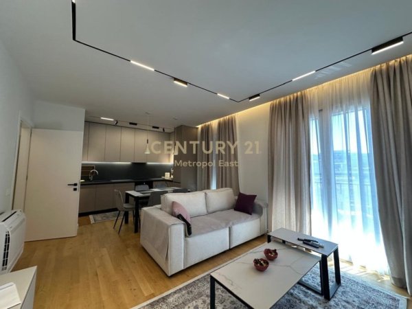 Tirane, jepet me qera apartament 3+1 Kati 1, 139 m² 1.500 € (Rose Garden)