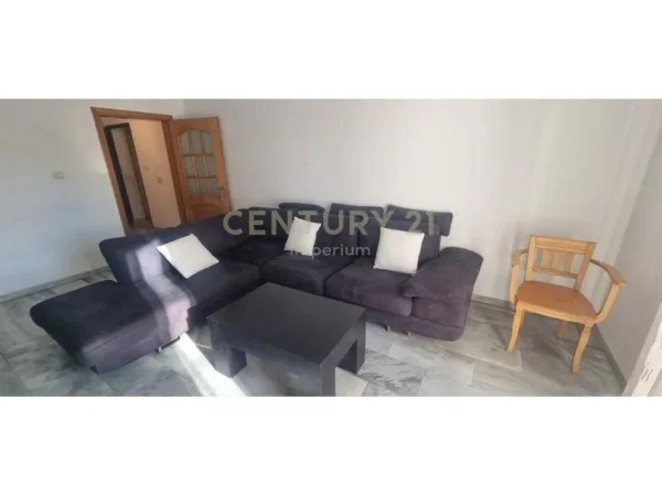 Tirane, jepet me qera apartament 2+1 Kati 7, 123 m² 600 € (Laprake)
