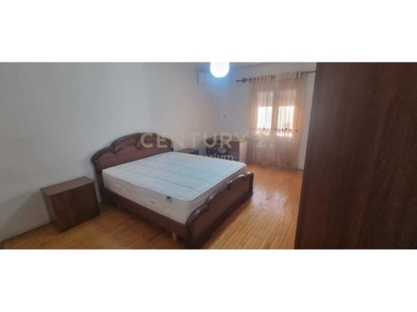 Tirane, jepet me qera apartament 2+1 Kati 7, 123 m² 600 € (Laprake)