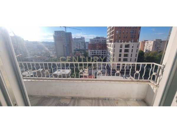 Tirane, jepet me qera apartament 2+1 Kati 7, 123 m² 600 € (Laprake)
