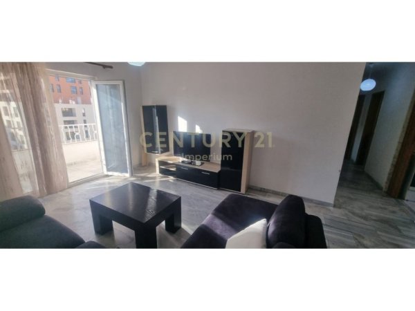 Tirane, jepet me qera apartament 2+1 Kati 7, 123 m² 600 € (Laprake)