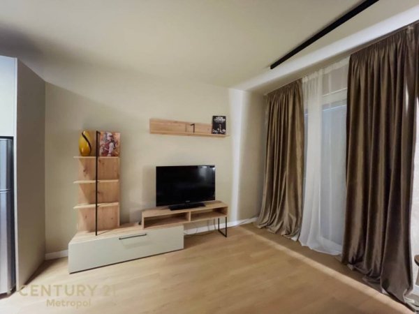 Tirane, jepet me qera apartament 1+1 Kati 4, 70 m² 750 € (Qender)