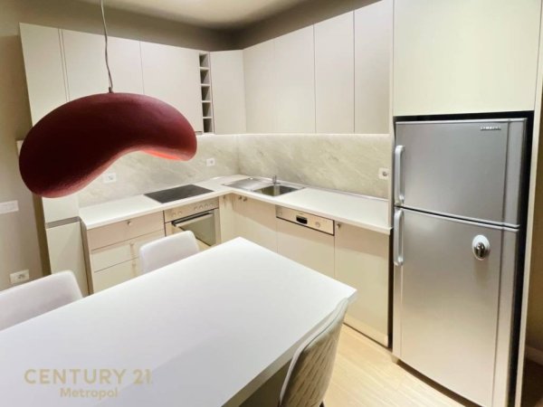 Tirane, jepet me qera apartament 1+1 Kati 4, 70 m² 750 € (Qender)