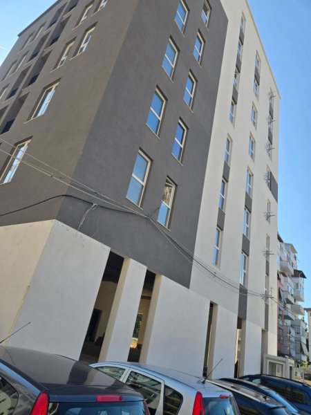 Tirane, shes apartament 2+1+Ballkon Kati 2, 106 m² 141.000 € (Rruga 29 Nentori)