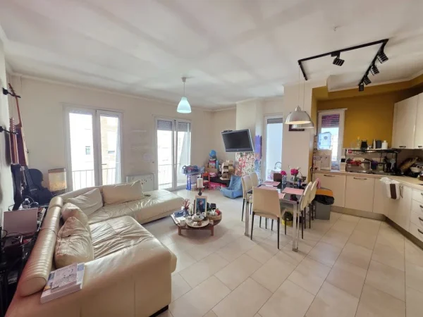 Tirane, shitet apartament Kati 6, 129 m² 230.000 €