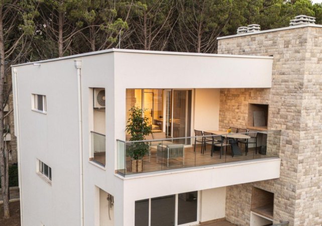 Durres, jepet me qera apartament , 15.000 € 