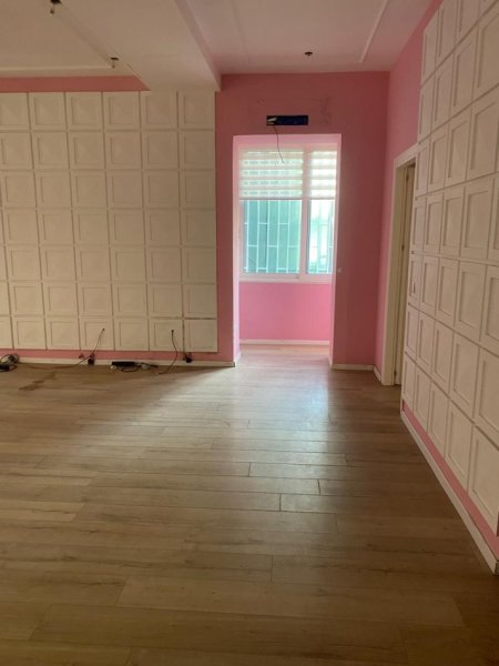 Tirane, jepet me qera ambjent biznesi Kati 2, 110 m² 1.500 € (Stadiumi Dinamo)