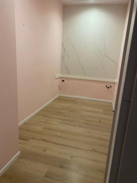 Tirane, jepet me qera ambjent biznesi Kati 2, 110 m² 1.500 € (Stadiumi Dinamo)