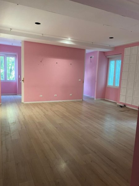 Tirane, jepet me qera ambjent biznesi Kati 2, 110 m² 1.500 € (Stadiumi Dinamo)