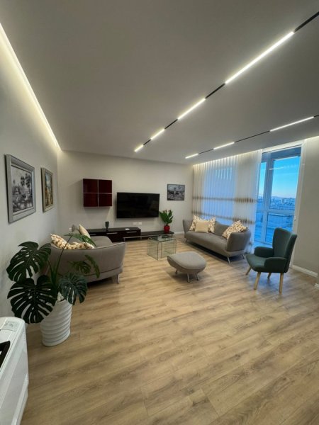 Tirane, jepet me qera apartament 2+1+Ballkon Kati 6, 118 m² 1.350 € (Rruga e Barrikadave)
