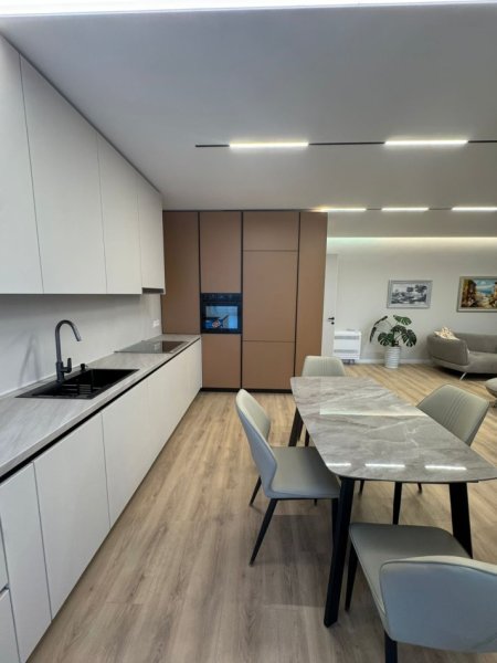 Tirane, jepet me qera apartament 2+1+Ballkon Kati 6, 118 m² 1.350 € (Rruga e Barrikadave)