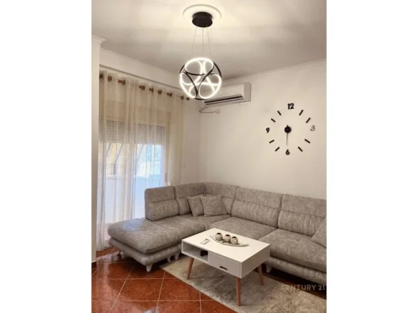 Tirane, jepet me qera apartament 2+1 Kati 2, 69 m² 550 € (Xhamllik)