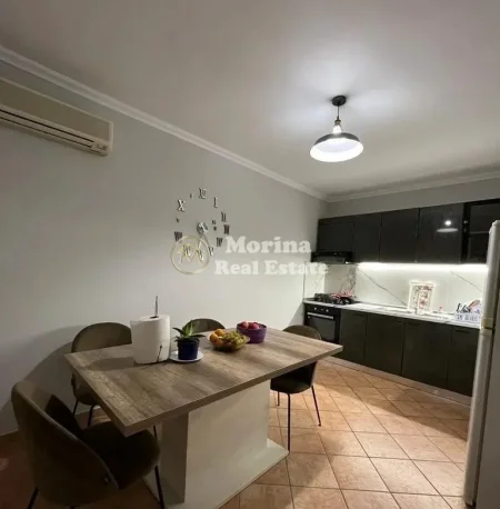 Tirane, shitet apartament 3+1+Ballkon Kati 2, 200 m² 250.000 € (Xhamlliku)