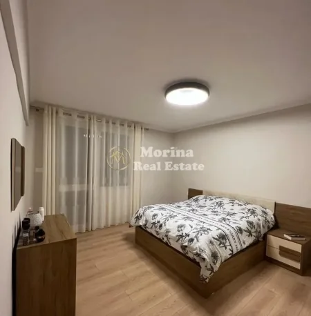 Tirane, shitet apartament 3+1+Ballkon Kati 2, 200 m² 250.000 € (Xhamlliku)