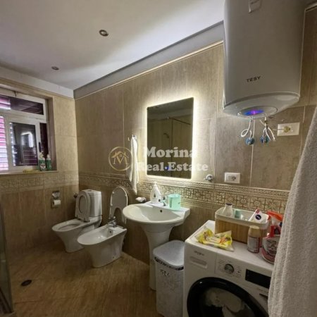 Tirane, shitet apartament 3+1+Ballkon Kati 2, 200 m² 250.000 € (Xhamlliku)