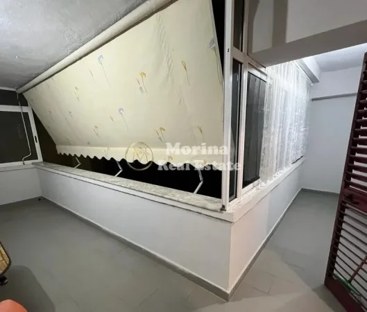 Tirane, shitet apartament 3+1+Ballkon Kati 2, 200 m² 250.000 € (Xhamlliku)