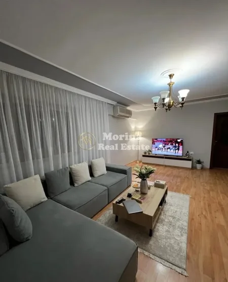 Tirane, shitet apartament 3+1+Ballkon Kati 2, 200 m² 250.000 € (Xhamlliku)