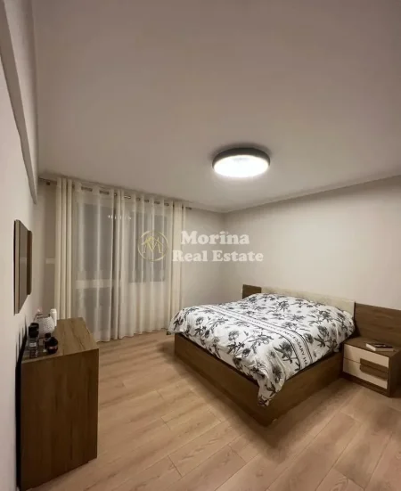 Tirane, shitet apartament 3+1+Ballkon Kati 2, 200 m² 250.000 € (Xhamlliku)
