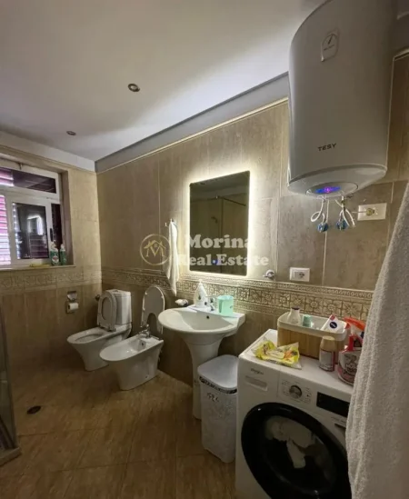 Tirane, shitet apartament 3+1+Ballkon Kati 2, 200 m² 250.000 € (Xhamlliku)