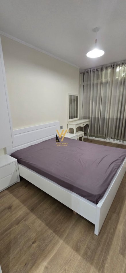 Tirane, jepet me qera apartament 1+1+Ballkon Kati 3, 65 m² 750 € (KOMUNA E PARISIT)