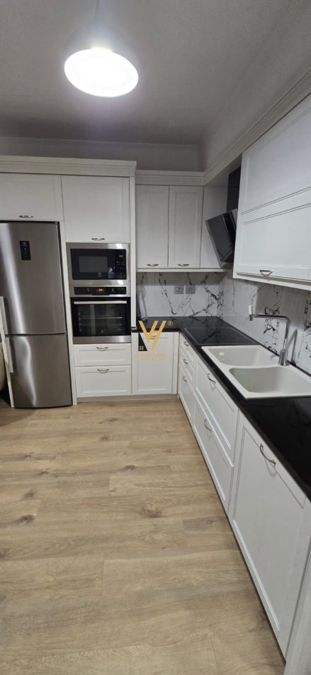 Tirane, jepet me qera apartament 1+1+Ballkon Kati 3, 65 m² 750 € (KOMUNA E PARISIT)