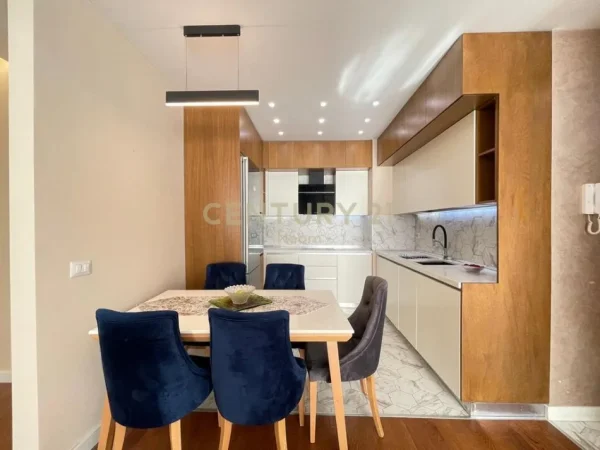 Tirane, jepet me qera apartament 3+1+Aneks+Ballkon Kati 5, 119 m² 800 € (Neom124663)