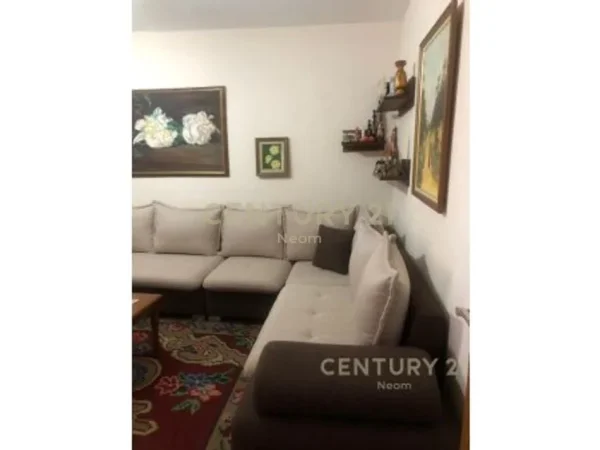 Tirane, jepet me qera apartament 1+1+Aneks+Ballkon Kati 5, 54 m² 350 € (Neom124740)
