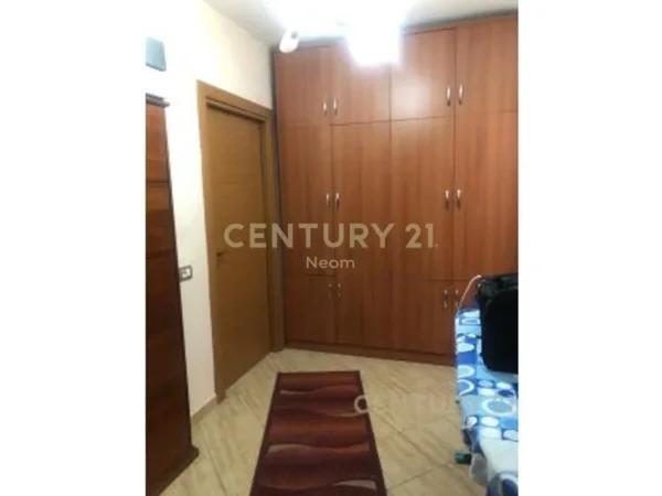 Tirane, jepet me qera apartament 1+1+Aneks+Ballkon Kati 5, 54 m² 350 € (Neom124740)