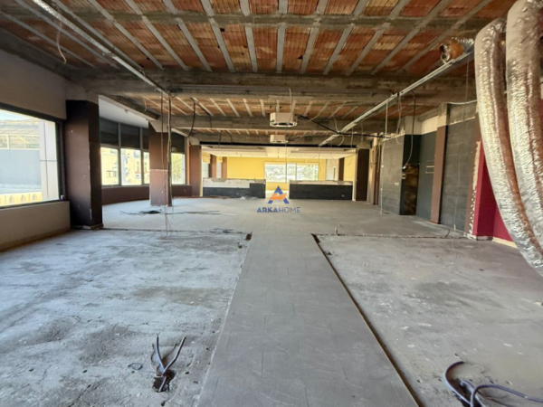 Tirane, jepet me qera ambjent biznesi Kati 3, 330 m² 6.430 € (Autostrada Tirane-Durres)