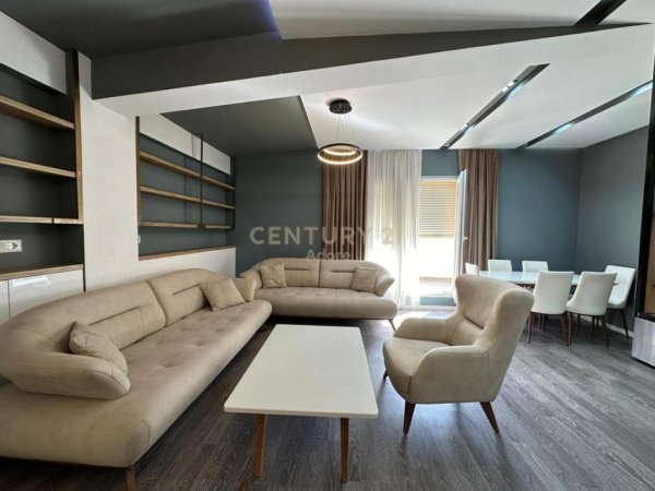 Tirane, jepet me qera apartament 3+1 Kati 6, 140 m² 1.400 € (Kodra e Diellit)
