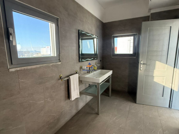 Tirane, jepet me qera ambjent biznesi Kati 3, 330 m² 6.430 € (Autostrada Tirane-Durres)