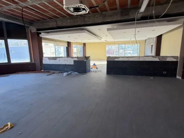 Tirane, jepet me qera ambjent biznesi Kati 3, 330 m² 6.430 € (Autostrada Tirane-Durres)