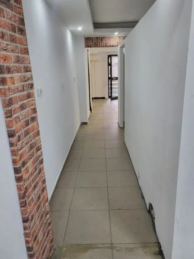 Tirane, jepet me qera ambjent biznesi Kati 0, 85 m² 450 € (Tek Komuna e Parisit, rruga Jusuf Vrioni.)