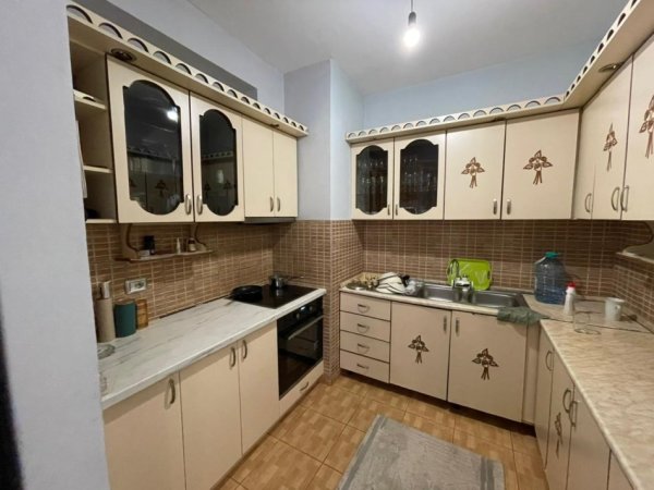Tirane, shitet apartament 1+1+Ballkon Kati 1, 102 m² 110.000 € (Rruga Muhamed Deliu)