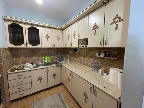 Tirane, shitet apartament 1+1+Ballkon Kati 1, 102 m² 110.000 € (Rruga Muhamed Deliu)