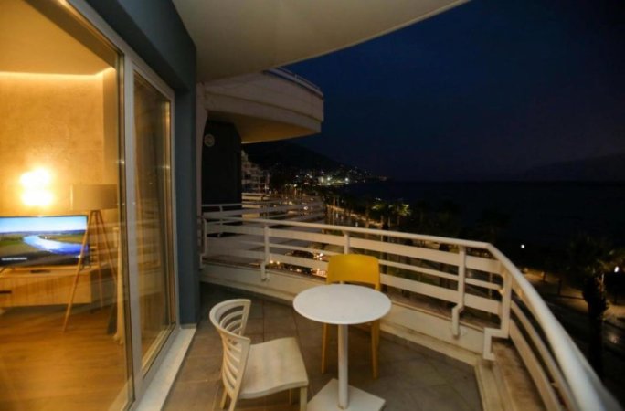 Vlore, jepet me qera apartament 2+1+Ballkon Kati 4, 126 m² 1.200 € (Lungomare)