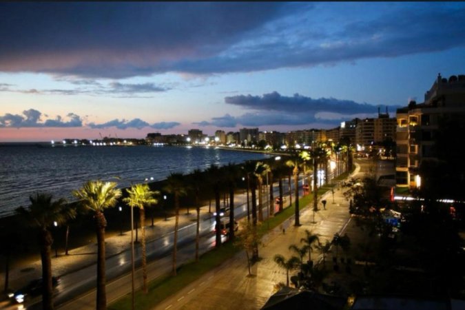 Vlore, jepet me qera apartament 2+1+Ballkon Kati 4, 126 m² 1.200 € (Lungomare)