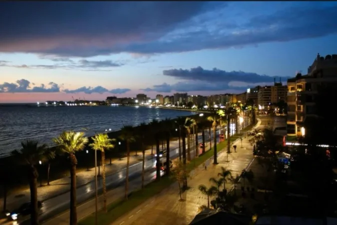 Vlore, jepet me qera apartament 2+1+Ballkon Kati 4, 126 m² 1.200 € (Lungomare)