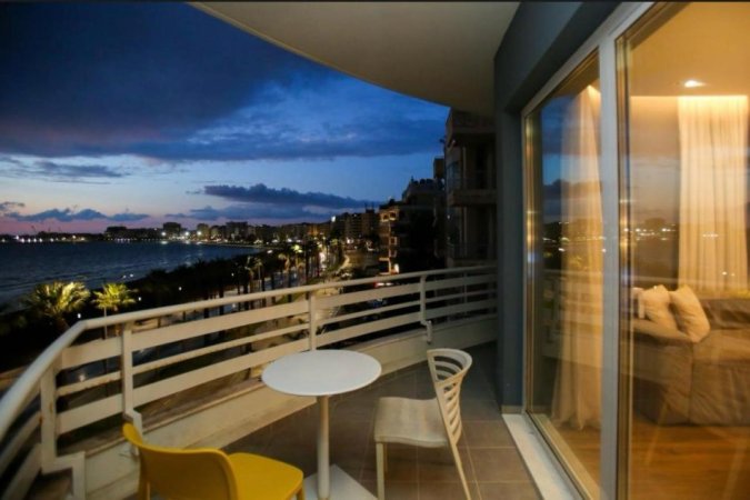 Vlore, jepet me qera apartament 2+1+Ballkon Kati 4, 126 m² 1.200 € (Lungomare)