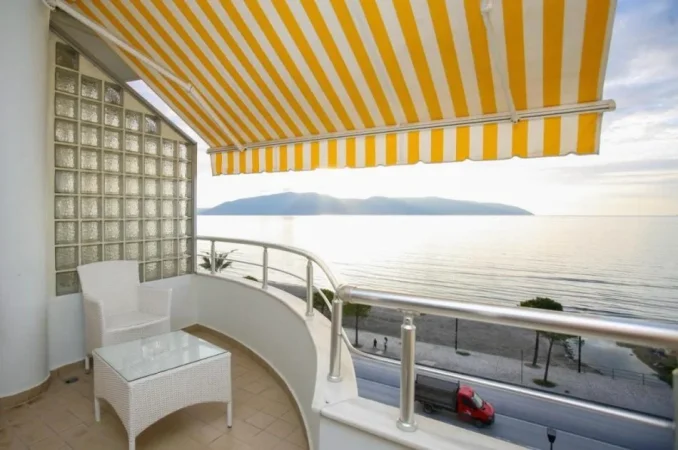 Vlore, jepet me qera apartament 2+1+Ballkon Kati 5, 104 m² 800 € (Lungomare)