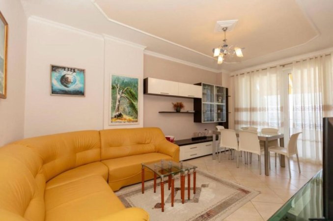Vlore, jepet me qera apartament 2+1+Ballkon Kati 5, 104 m² 800 € (Lungomare)