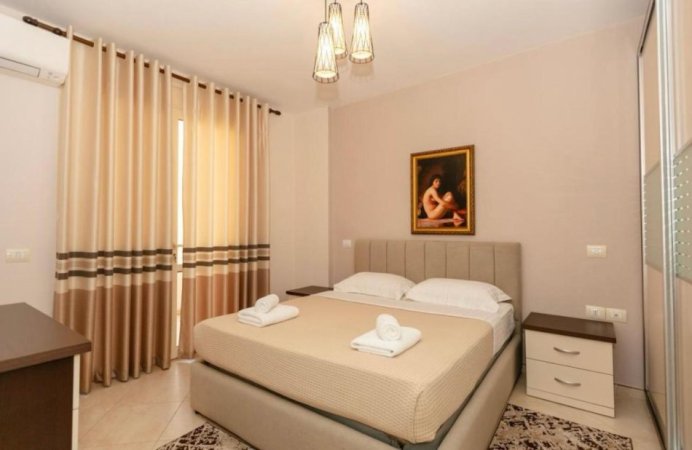 Vlore, jepet me qera apartament 2+1+Ballkon Kati 5, 104 m² 800 € (Lungomare)